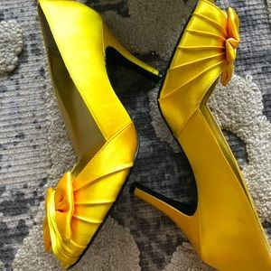 Nina used 1x size 7.5 satin